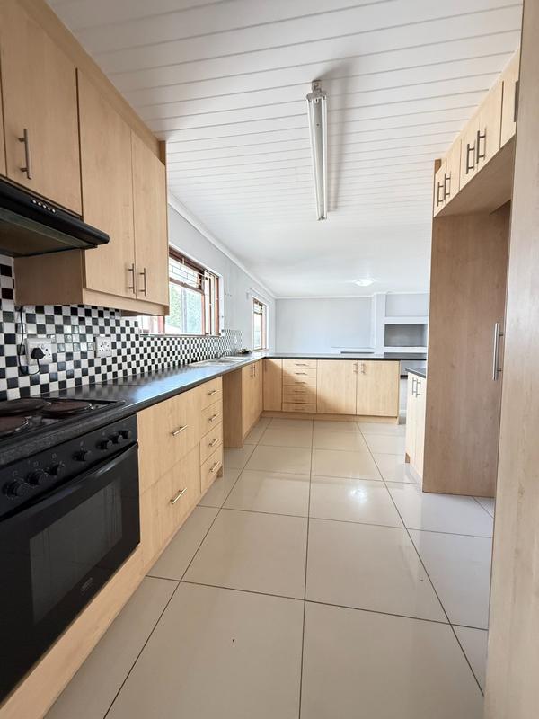 4 Bedroom Property for Sale in Bergzicht Western Cape